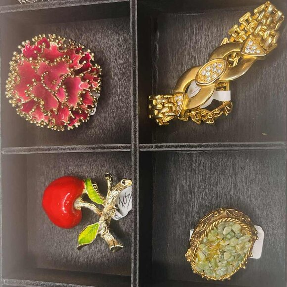 Vintage Gerry’s Enamel Berry Brooch — Red Fruit Pin, 1960s - Picture 2 of 8